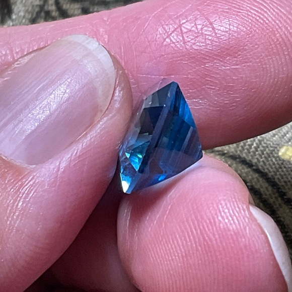 Blue Spinel - Picture 6 of 9